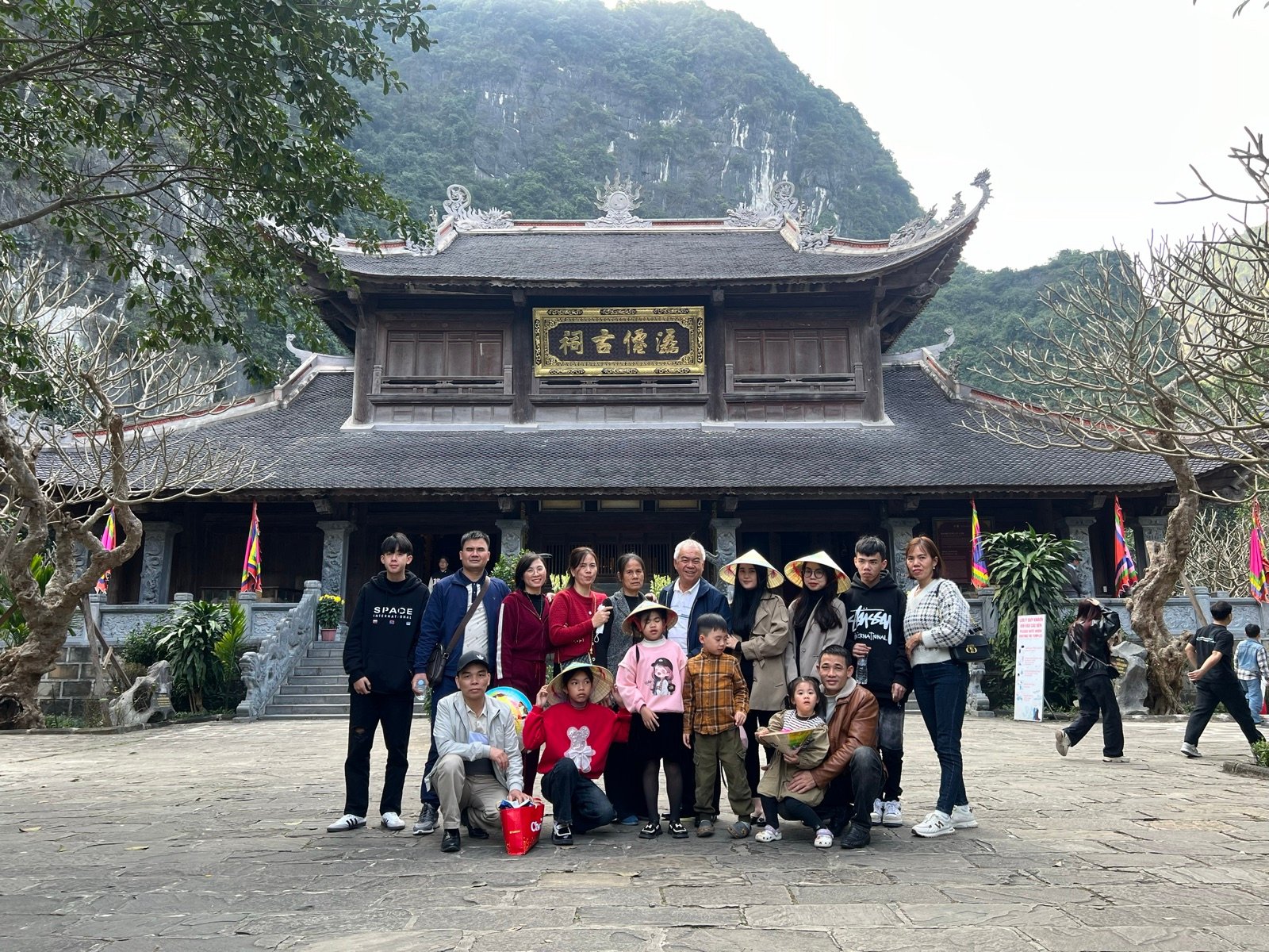 Ninh Binh Goat Meat Guide: The Complete 2026 Guide & Local Secrets