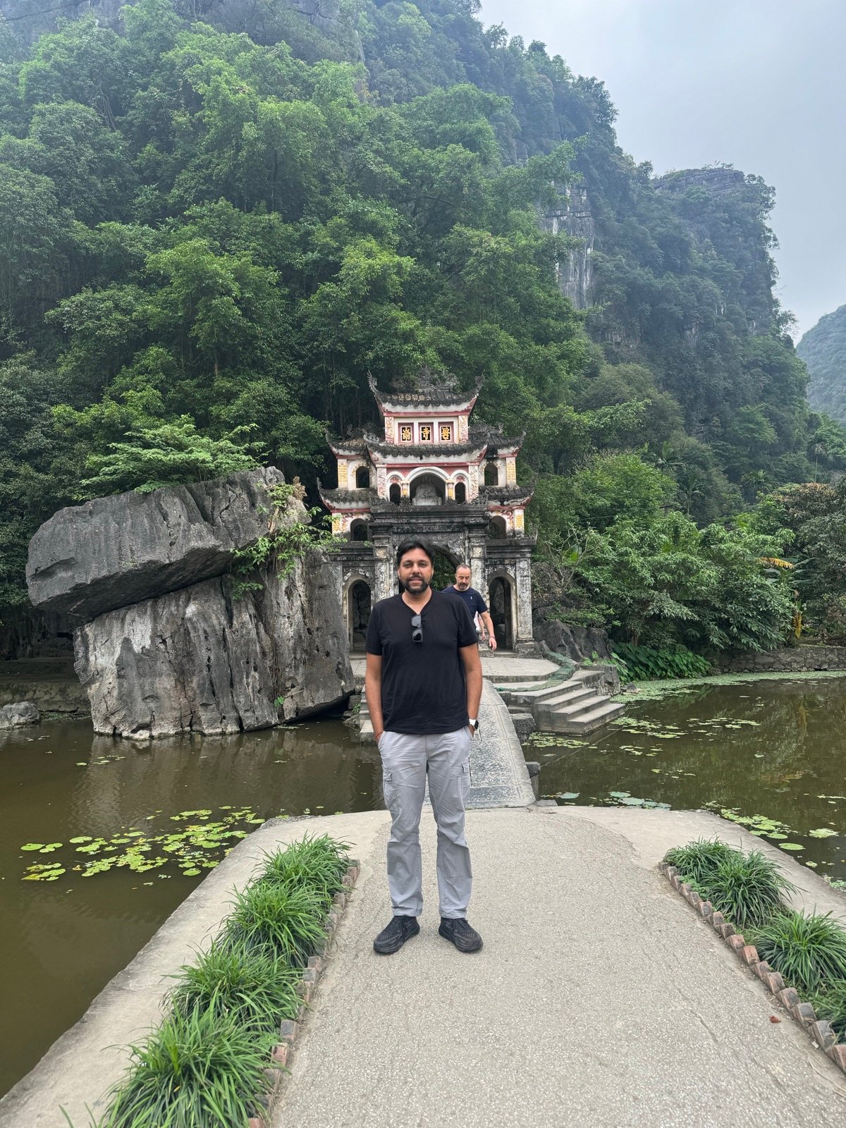 Best Restaurants in Ninh Binh: How to Experience It Safely & Authentically